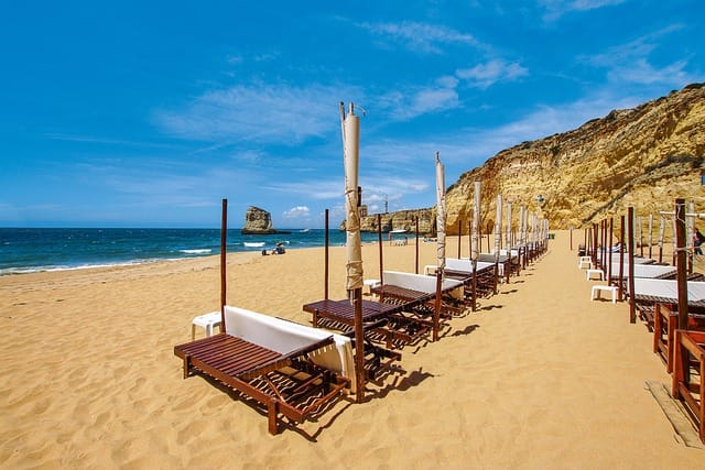 Praia dos Caneiros