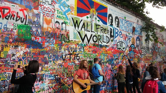 John Lennon Wall (Zeď Johna Lennona)