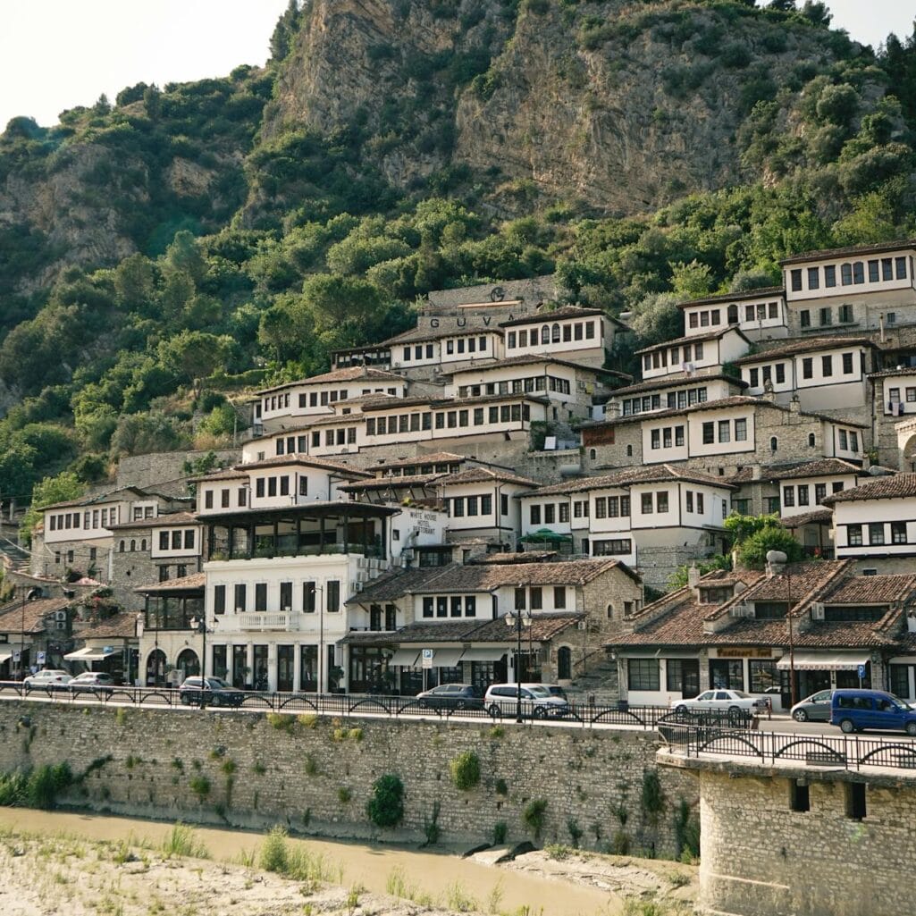 Berat a cidade das Mil Janelas Roteiro 7 dias Albania