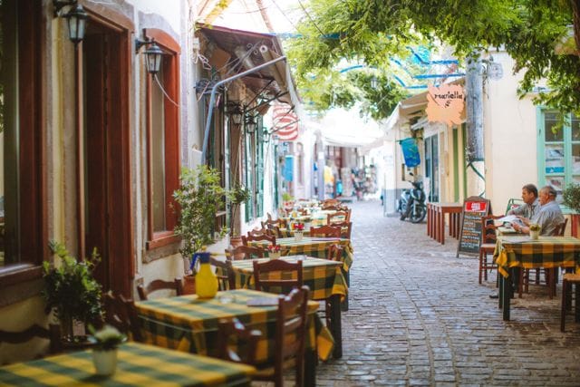 O Bairro de Plaka e o Segredo de Anafiotica
