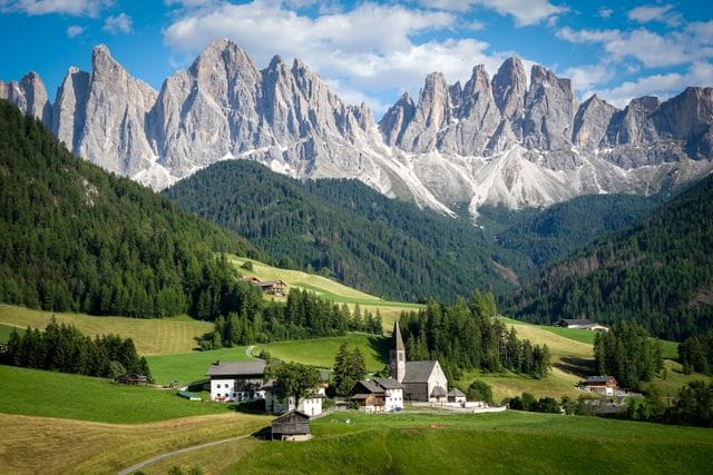 Val di Funes e a Igreja de San Giovanni in Ranui