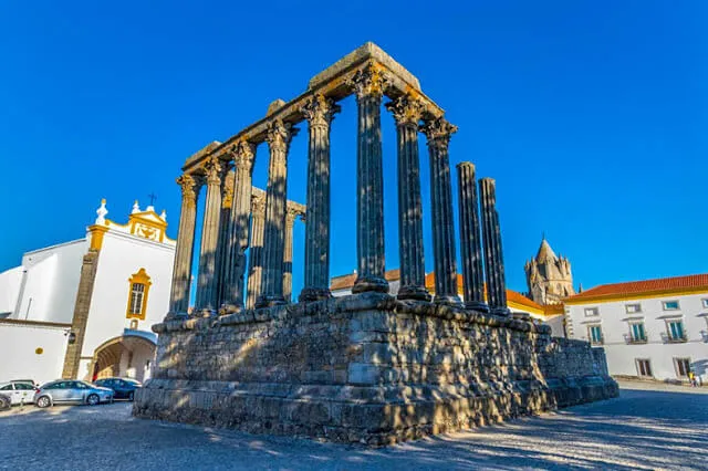 Évora