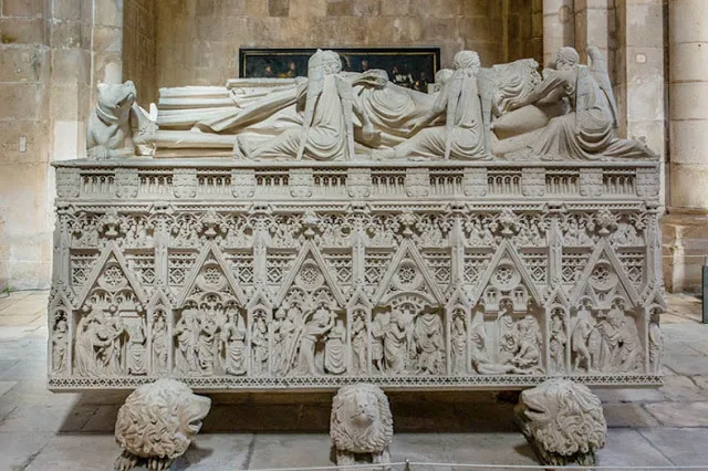 Tumulo D. Pedro Visitar o Mosteiro de Alcobaça, Portugal