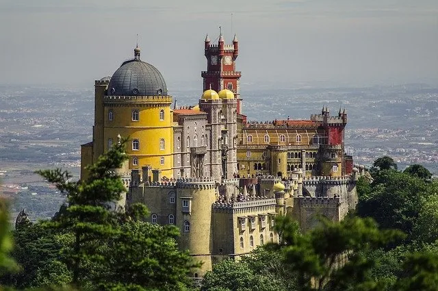 Palácio da Pena em Sintra rodeado de natureza – day trip desde Lisboa