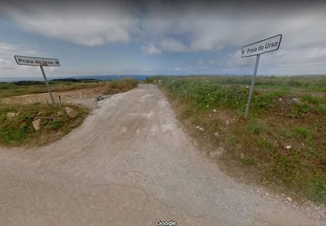 Caminho praia da Ursa